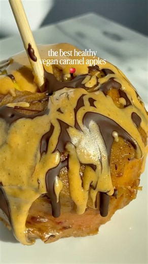 healthy vegan caramel apples for Halloween 🍎👻 #halloween #recipes #veganrecipes #healthylifestyle