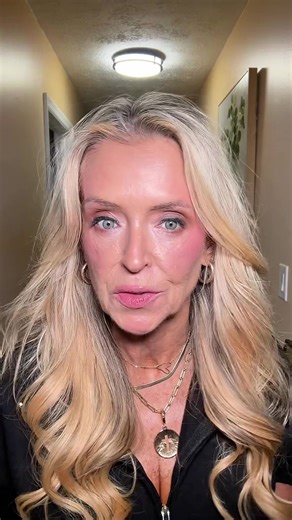 Settting Spray by Hard Candy will last thru tears and won’t break the bank! #settingspray #hardcandy @Hard Candy