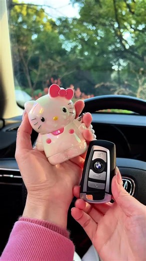 Adorable Hello Kitty Keychain for Car Keys