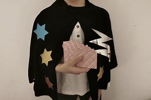 Abracadabra, voici comment fabriquer une cape de magicien en un tour de main !