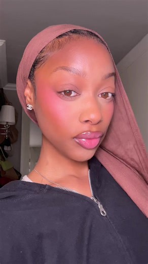 Might be my new fav look Products used: •@Juvia’s Place blush duo and contour duo •@Revolution Pro liquid blush, icon blush palette, and pour bomb lip gloss • @NARS Cosmetics light reflecting setting powder •@NYX Professional Makeup lip liners •@DIBSBEAUTY blush contour duo stick •@Laura Mercier translucent loose setting powder in “blush” •@Hourglass Cosmetics concealer