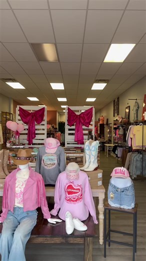 We love seeing our VR Babes rocking their purchases!! 🤩🛍️💓 #boutique #shopsmall #springstyle #cuteclothes #tagus