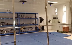 agile flight quadrotor （四轴大机动飞行实验）--> 疯狂？！受控 --> 慢放视频