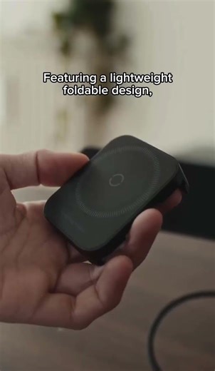 Transform your laptop into a powerful multitasking with the Jsaux FlipGo Horizon Screen Extender.