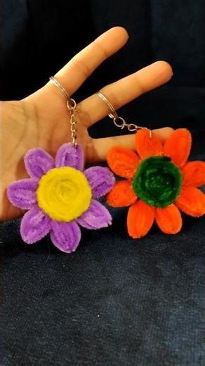 DIY Sunflower Keychain 🌻 | Fuzzy Wire Craft ✨ #Shorts Cute & budget-friendly DIY