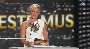 Der Graf ist ein Musiker und ein Phänomen – mit seinem speziellen Sound und seiner markanten Stimme. Und er ist ein Geheimnis, denn die Privatperson hinter dem Grafen versteckt sich lieber. "Deutschland, deine Künstler" beleuchtet den Ausnahmesänger von Unheilig morgen um 23:45 Uhr in Das Erste. Alle Infos und die Sendung in voller Länge nach Ausstrahlung gibt's hier: http://www.daserste.de/information/reportage-dokumentation/deutschland-deine-kuenstler/sendung/30112014-graf100.html | ARD Mediat