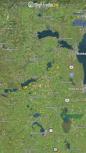 12 hours of Sunday arrivals at EAA AirVenture, the world’s largest aviation gathering. More than 10,000 aircraft will descend upon Oshkosh this week! | Flightradar24.com
