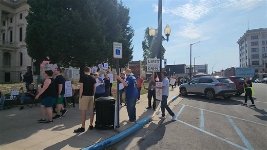 Hundreds have gathered at the courthouse in downtown Marion to demonstrate as part of a multi-city "No Kings" protest happening this afternoon (Oct. 18). | Chronicle-Tribune