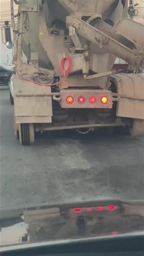 Corriendo o parado? #cars #camion #calle