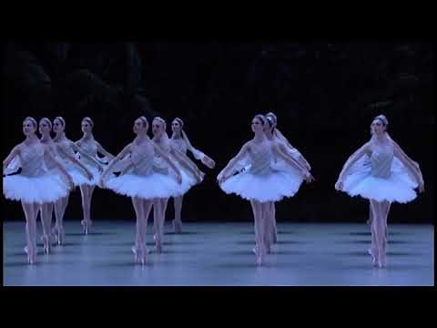 LA BAYADÈRE - Entrance of the Shades - Act 3 (Opera de Paris)