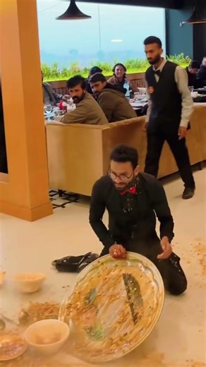 WAITER ON ROLLERBLADES FAILS EPICALLY