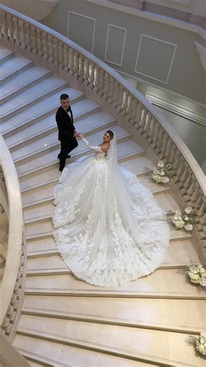 Your husband is coming 🫣👑💐🥂 #weddingday #bride #aryannakaren foto @Mihai Roman flori @Daria Special locatie JW MARRIOTT BUCHAREST bijuterii @coriolan_bijuterii costum @Adina Buzatu