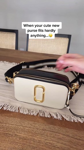 Tiny bag lovers everywhere are rejoicing👏🏼👏🏼 ##goingoutbag##whatsinmypurse##subtlbeauty##subtlbeautystack##stackablemakeup##minimalmakeuplook##minimalmakeup##makeupstack