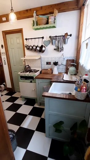 Exploring a Vintage 1940s Kitchen - House Tour Part 1