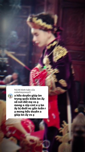 Trả lời @cobehayysuyy5 Việt Nam còn chưa tìm được, chứ tìm Trung Quốc? Đã là con nhà Thánh thì càng phải hiểu hai chữ “giữ thiên cơ”. Người hợp duyên thì mới giúp, có duyên thì mới chỉ đường; mà kể cả khi giúp cũng chỉ nên giúp trong chừng mực, không tùy tiện can thiệp quá sâu vào nhân quả của người khác. Giúp người không có nghĩa là chuyện gì cũng nhúng tay, càng không phải cứ lên mạng học vài ba thứ “phép thuật” rồi tự cho mình quyền năng như một số người hiện nay. Phật Thánh có độ người, nhưn