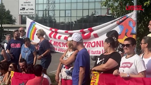 Milano, sciopero dei lavoratori Siae Microelettronica e SM Optics - LaPresse