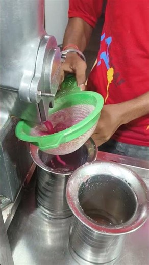 Extracting pomegranate juice in the machine
