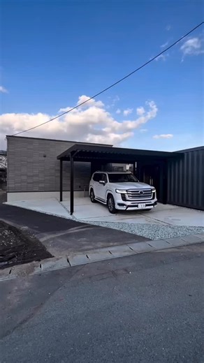 BESTOHAUS ベストハウス｜山形県の企画型注文住宅 on Instagram: "˗ˋˏ HIRAYA Tour !! ˎˊ˗ くるぐる家事楽回遊動線🏃‍♂️✨ #LDK #家事動線 #ルームツアー #平屋 🏠月々3万円台からの家づくり🏠 注文住宅よりリーズナブル、 建売住宅より自由、 低価格なのに高品質。 企画型住宅の新ブランド、 「BESTO HAUS」。 2階建てから平家まで。 わかりやすい価格設定と暮らし方を選べる インテリアセレクトで夢のマイホームをカタチにします✨ ┈┈┈┈┈┈┈┈┈┈┈┈┈┈┈┈ 【 モデルハウス 】 ■ 西バイパス店 📍 山形県山形市砂塚1031-4 ■ 平清水住宅展示場店 📍 山形市平清水一丁目1番66号 ベストハウス ■ 鶴岡店 📍山形県鶴岡市茅原町29-25 ■ 東根店 📍山形県東根市神町西6-1-31 ┈┈┈┈┈┈┈┈┈┈┈┈┈┈┈┈ #山形 #山形工務店 #山形ハウスメーカー #マイホーム #山形市 #新築 #企画型注文住宅 #ベストハウス #マイホーム計画 #マイホーム記録 #ローコスト #bestohaus #ベストハウ