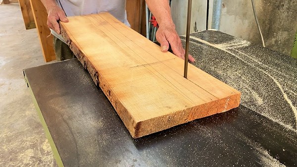 Master Curved Woodworking Techniques to Build a Unique Glass Coffee Table with Wooden Craftsmanship