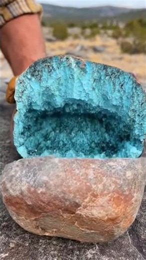 Splitting an Ordinary Stone to Reveal a Stunning Blue Chrysocolla Crystal Geode Inside
