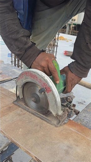 Wood cutting for shuttering #shorts #construction #skills