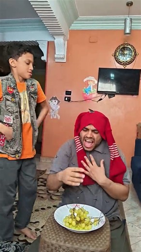 الام البخيلة والعنب 🍇😂😂