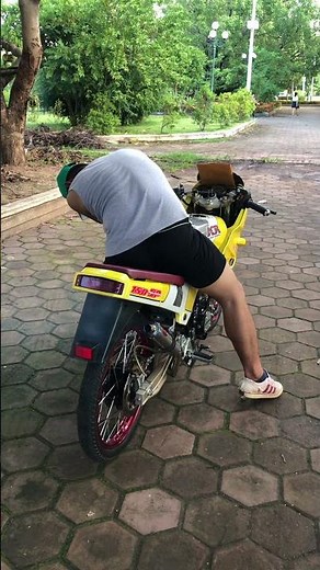 Kawasaki KR รถมอเตอร์ไซต์เท่ในลาว