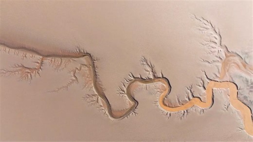 Dragon-shaped patterns captured along Qiantang River