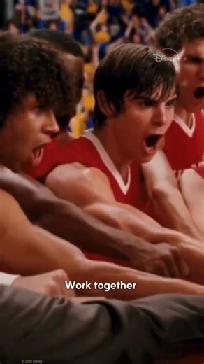 What we imagine everytime there's a team huddle - High School Musical 3 #highschoolmusical #zacefron