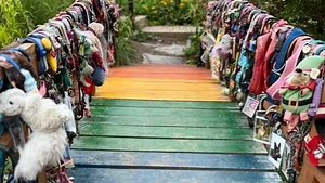Rainbow Bridge hidden in mountains helps owners remember their pets in special way