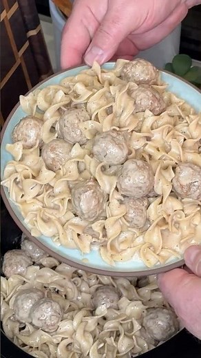 Crock Pot Swedish Meatballs #recipe #slowcookermeals #weeknightdinner #easyrecipe