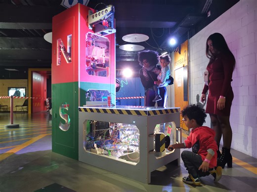 Hands-On Museum Exhibit Brings Electromagnetism To Life