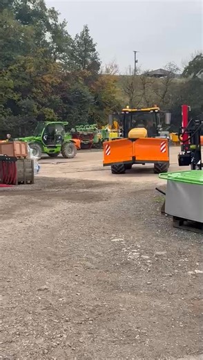Another snow plough collected today…. This time by W E Sutton ☃️❄️🌨️🚜🚜 More ploughs heading out over the next few days, very limited numbers now left for the upcoming season Prices start from only £2450 vat J Bourne Tractors & Machinery 01538 224228 📞☎️ #agriculture #johndeere #jcb #snowplough #winteriscoming #farming | J Bourne Tractors & Machinery