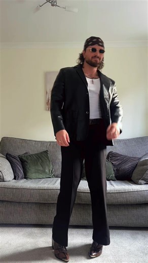 80s Vintage Style: How to Wear a Headscarf Fashionably