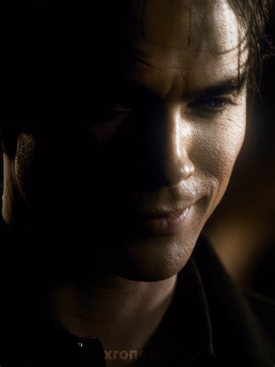Damon Salvatore: Más Activo en The Vampire Diaries