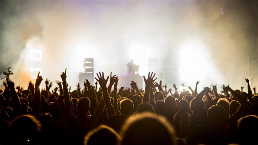 Huge 90s boyband to headline F1 75 Live & sing some of their biggest hits