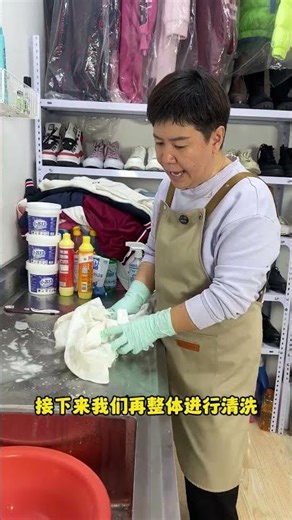 Yellowed collars, yellowed shirt or sweatshirt collars due to oxidation or sweat stains that are ...