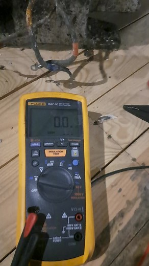 #1587fluke #fluke #megger #test #californiaelectricians #insulation #grounded #deadshort #electrician