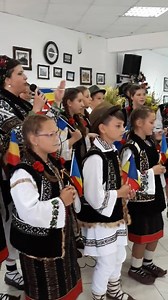 Bucovina 100 - Concurs „Regina Sânzienelor, ediția a IV-a, 23 iunie 2018 Juriul a decis să ofere premiul de popularitate d-nei Elena Negru & Bilcuța, o adevărată susținătoare a folclorului autentic bucovinean. © Dumitru Parasca | Bucovina, te iubesc