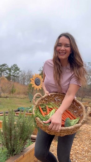 From pesto-packed carrot tops to flavor-rich veggie broth and roasted broccoli stems, cleaning out your #SpringProduce is a delicious way to reduce food waste! | Pompeian