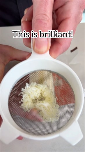 Use a strainer to get the perfect spread of butter! #hack #hacks #bread #lifehacks #tipsandtricks | Jeff & Lauren