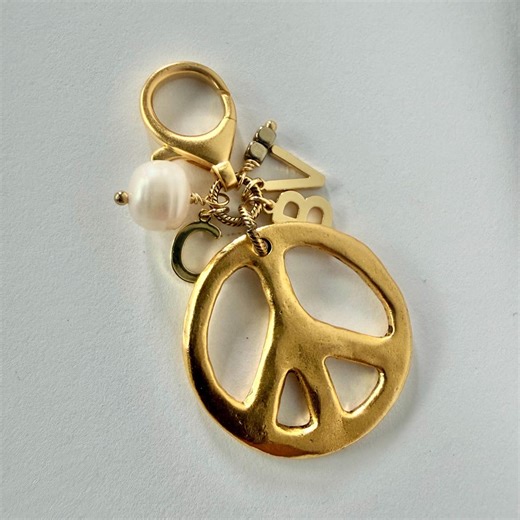 Custom Initial Peace Sign Bag Charm Pearl Jewelry Beads and Charms Large Clip Bag Accessory Gold Jewelry for Keychain Backpack Bag Charm - Etsy