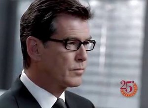 In 1999, #PierceBrosnan in a Spanish eyeglasses commercial: #Visionlab | Best Of Cinema