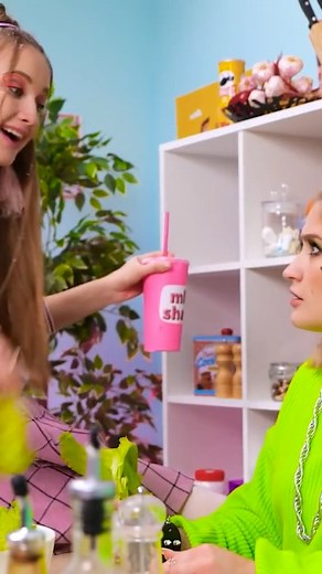 Time to eat healthy ☺️ | La La Life