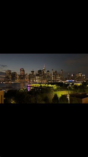 The Brooklyn Heights Promenade, officially opened in 1950, is a 1,800-foot-long pedestrian walkway offering iconic views of the Manhattan skyline and New York Harbor. Originally conceived by Robert Moses as a creative, double-decker solution to shield residents from the noise and smog of the newly constructed Brooklyn-Queens Expressway (BQE), it is a landmark of civic engagement and urban planning. Origins and Construction A Compromise Project: In the 1940s, plans for the BQE threatened to destr