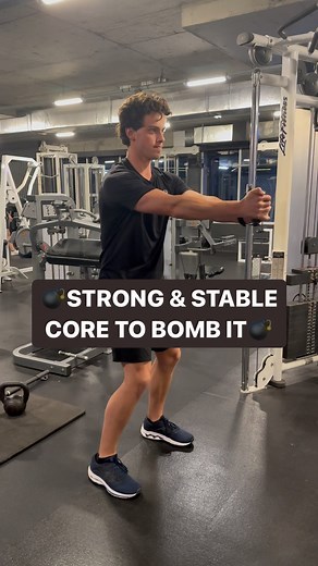⛳️STRONG & STABLE CORE TO BOMB IT💣 These 3 x pallof press variations are a must to build torso stability and control. ✅🙌 Developing strength with anti-rotation movements will protect your spine! 📈 #coreworkout #core #gym #workout #pallofpress #sustainableexercise #stability #cableworkout #golffit #golflife #golfgods #golfersofinstagram #golf #golffitnesstrainer #rydercup | Sam Druce