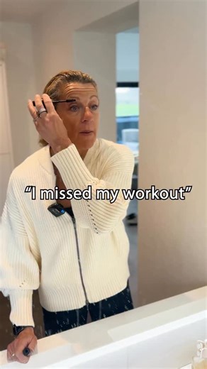 This is what an all or nothing mindset around health really looks like… and honestly, it makes no sense. If you slipped putting on your mascara, you wouldn’t smear it all over your face and say, “Forget it.” You’d wipe it off and carry on with your day. So why is it that one ‘off’ meal, maybe something that left you feeling a bit bloated or wasn’t the most nutritious suddenly makes you want to throw away the whole week, or give up on your goals completely? The truth is, there’s often more going