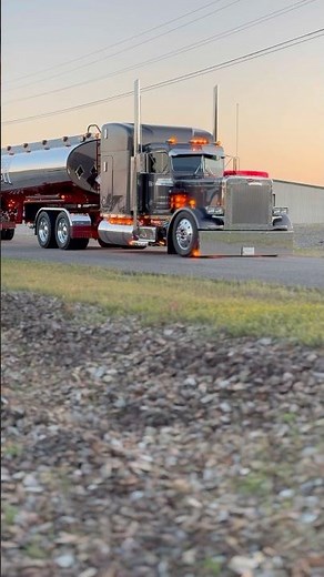Classic Peterbilt 359 built by Rethwisch Transport. #bigrig #dieseltrucks #largecar #peterbilt
