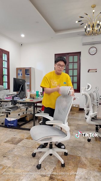 [REVIEW KHÔNG BOOKING] VIDEO REVIEW GHẾ ANZANI CTH 38 🪑 Ghế công thái học Anzani CTH38 – Ngồi chuẩn tư thế, làm việc thoải mái! ✨ Thiết kế công thái học với tựa lưng full lưới thoáng mát 💺 Tựa đầu, tay vịn và lưng ghế có thể điều chỉnh linh hoạt theo tư thế ngồi 🛏️ Ngả lưng thư giãn, hỗ trợ giảm áp lực lên cổ, vai và cột sống 🛞 Khung chắc chắn, bánh xe xoay 360°, di chuyển êm ái 💥 Hàng chính hãng Anzani, bảo hành 6 tháng. Rất mong quý khách hàng/ khán giả có thể để lại bình luận/ góp ý hay 