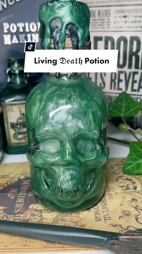 Potion making Part 4 🍯 #diypotion #darkpotion #hogwarts #harrypotter #skull #harrypotterdiy